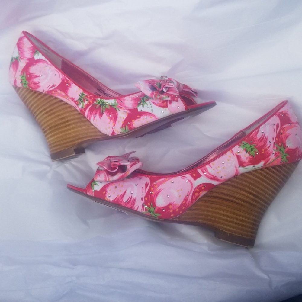 Naughty Monkey Secret Garden Peep toe wedge 8.5